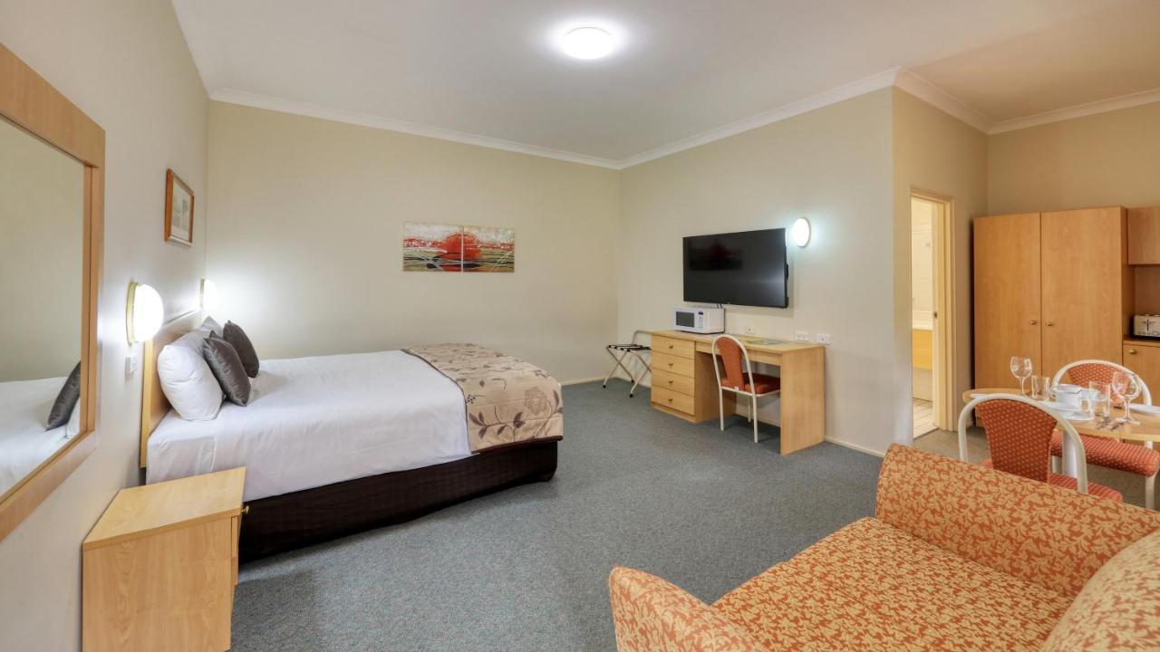 Country Gardens Motor Inn Cowra Exterior photo
