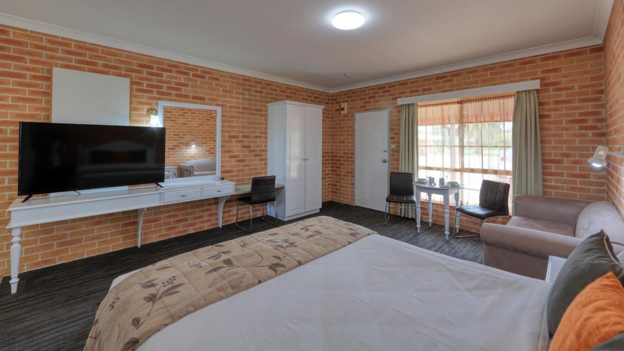 Country Gardens Motor Inn Cowra Exterior photo